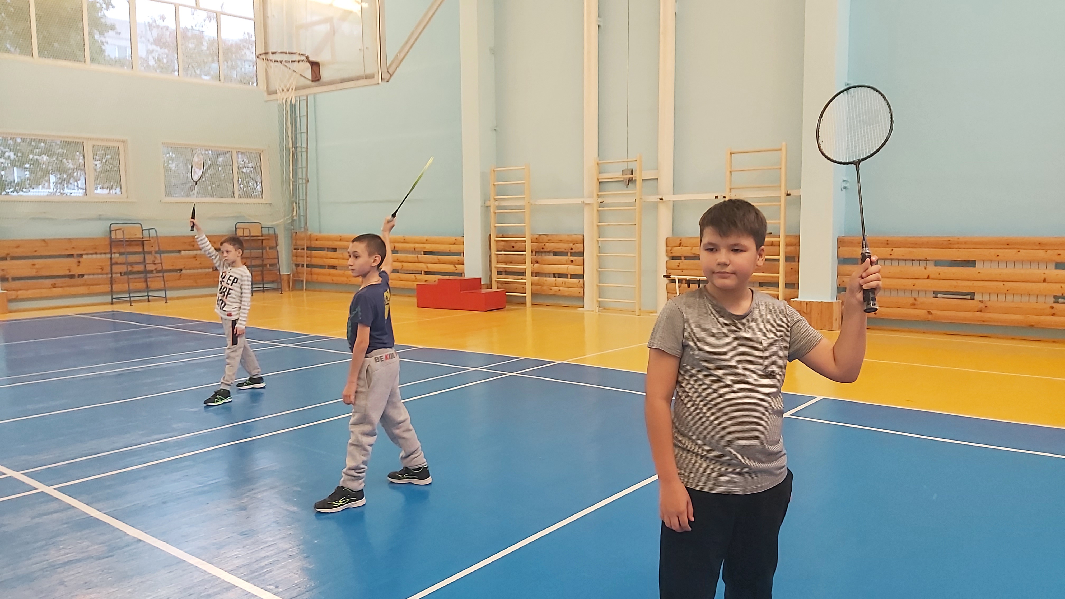 10 новый тренировочный. Фото МАУ СШОР 12 Набережные Челны. Chinese Middle School Badminton.